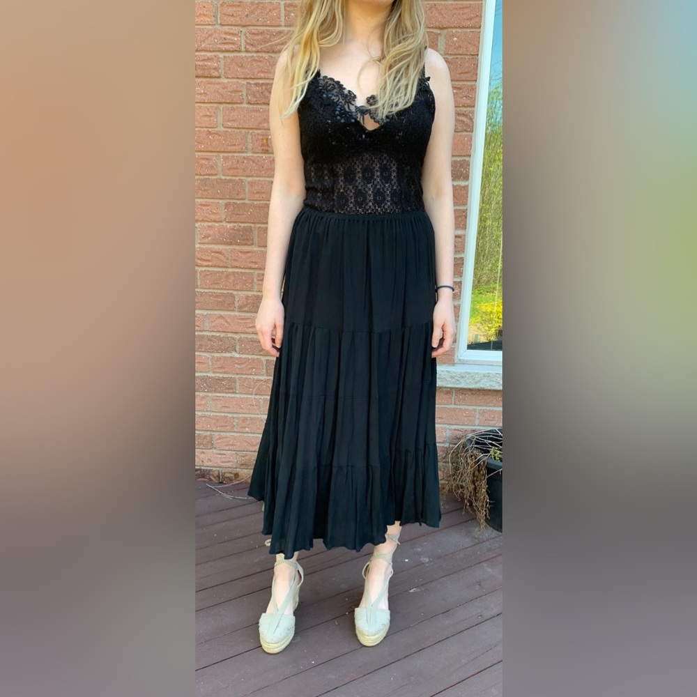 Black Maxi soft & light Skirt 3 Tiered ruffles Elastic Waistband no lining US 8